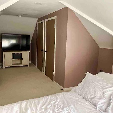 Elevated Entertainment Sleep Suite Клівленд Екстер'єр фото